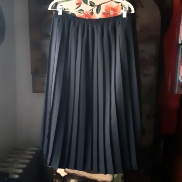 Vintage Dresses & Skirts - Vintage Black Pleated Midi Skirt Size 18
